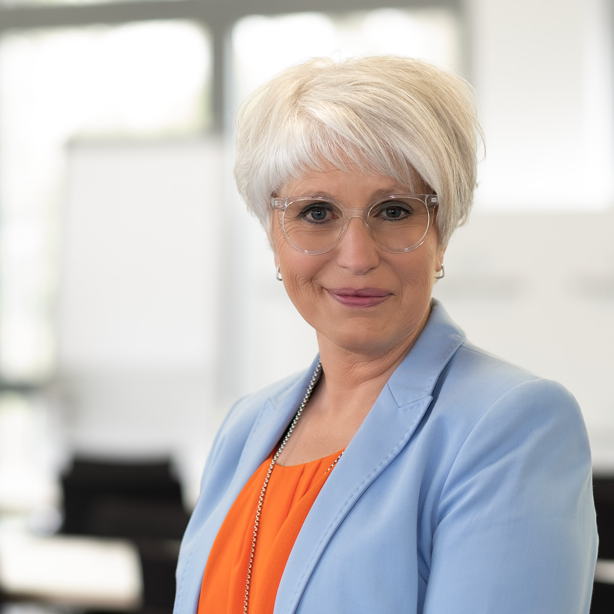 Ansprechpartner/innen
